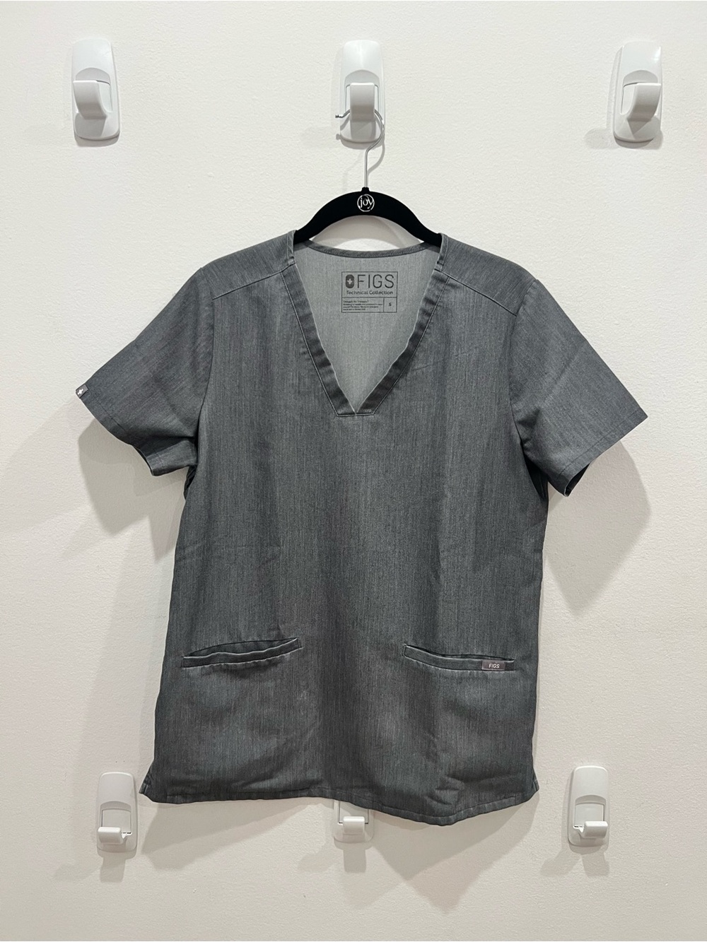 Figs Women's Short-Sleeve V-Neck Top in Charcoal Gray